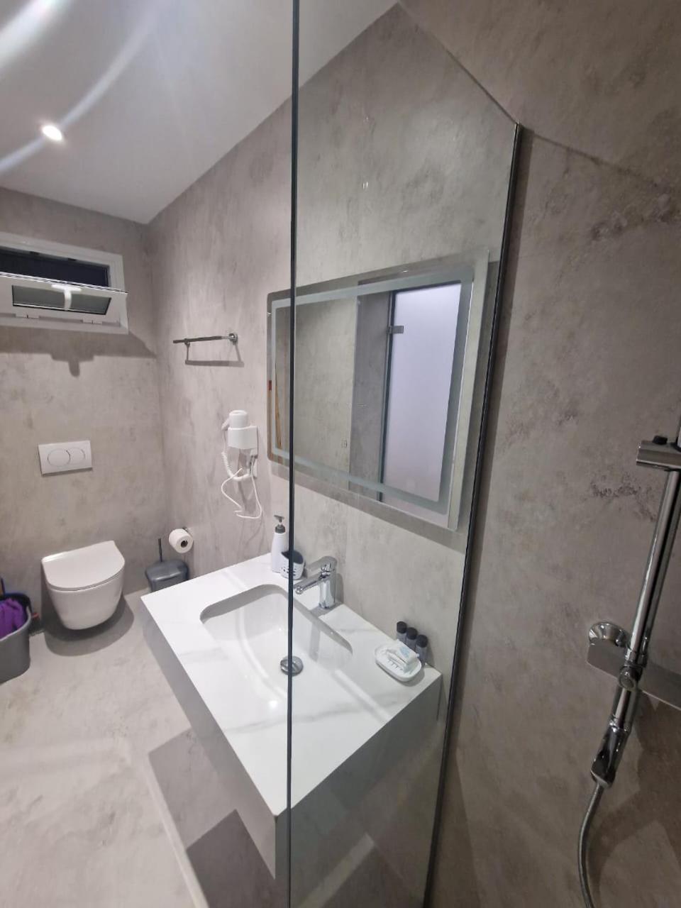 Lido Apartments Himarë Habitación foto